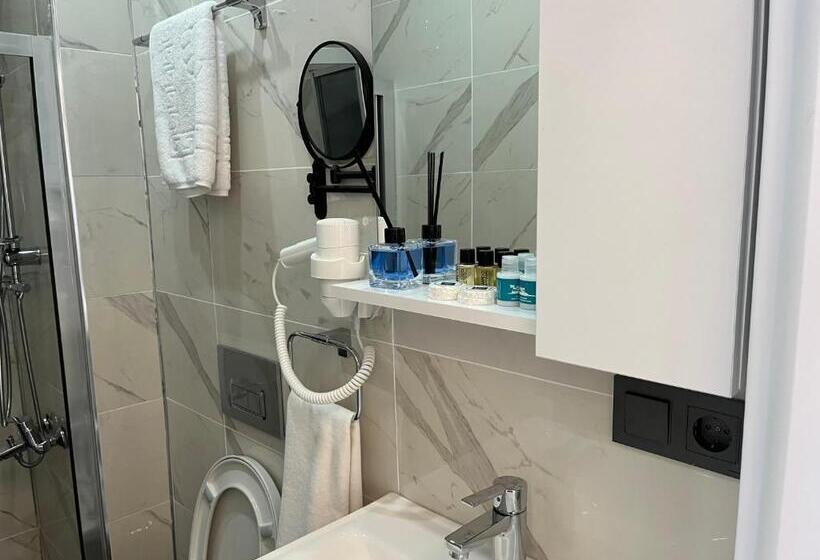 חדר דלוקס, Lale Sultan