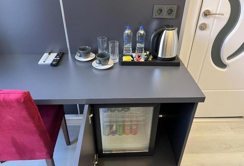 חדר דלוקס, Lale Sultan