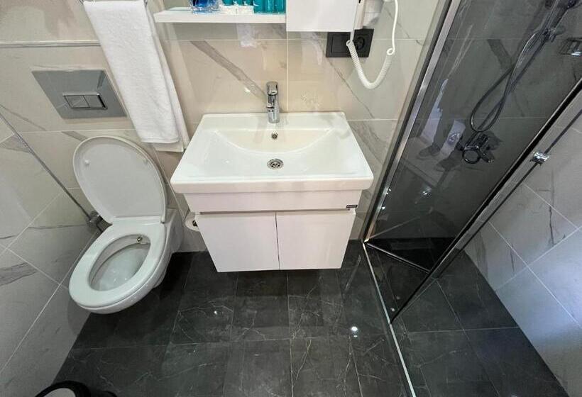 חדר דלוקס, Lale Sultan