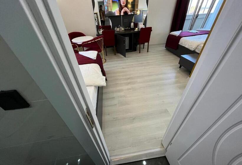 חדר סופריור לארבעה, Lale Sultan