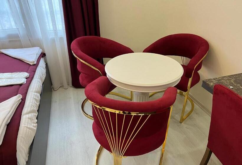 חדר סופריור לארבעה, Lale Sultan