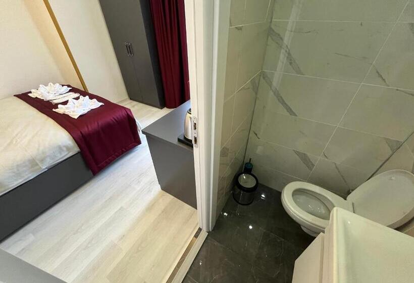 חדר דלוקס, Lale Sultan