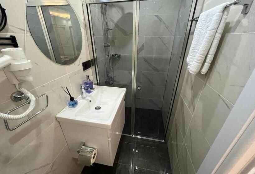 חדר סטנדרט לארבעה נוף לים, Lale Sultan