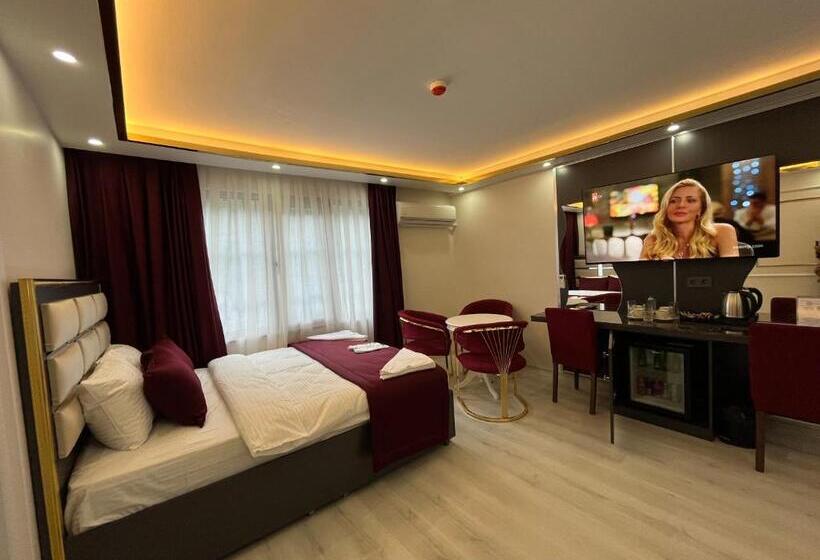 חדר סופריור לארבעה, Lale Sultan