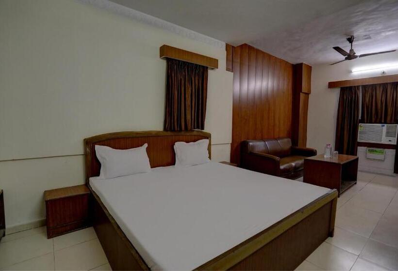 חדר קלאסי לשלושה, Oyo Hotel Friday S