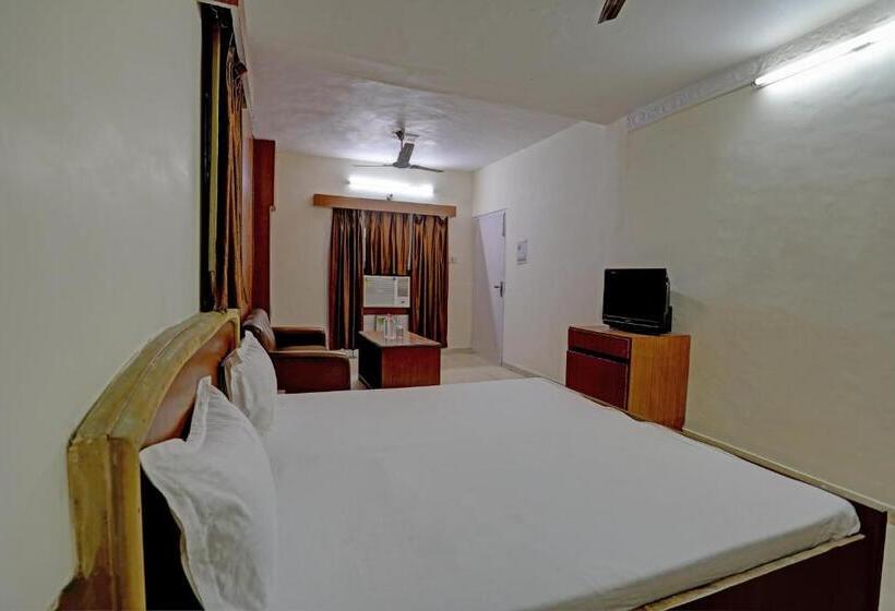 Трехместный Номер Классика, Oyo Hotel Friday S