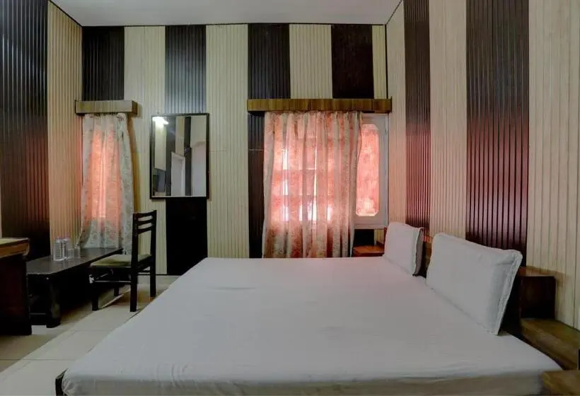 Deluxe Kolmen Hengen Huone, Oyo Hotel Friday S