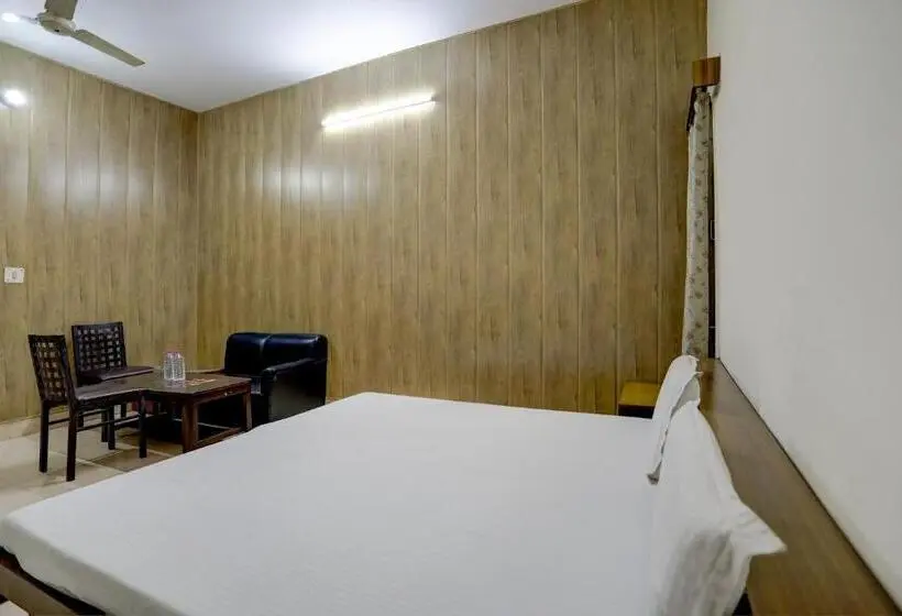 Deluxe Kolmen Hengen Huone, Oyo Hotel Friday S