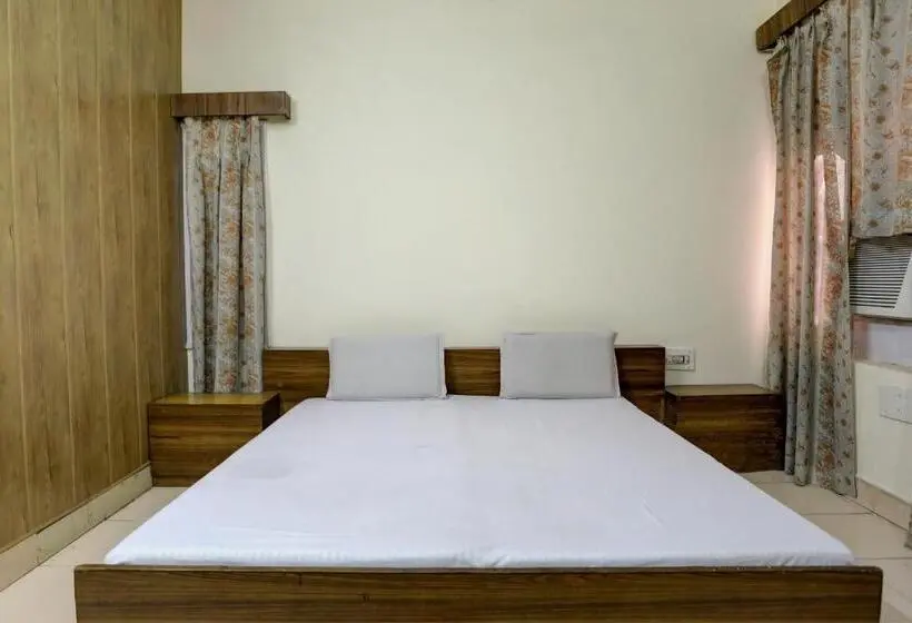 Deluxe Kolmen Hengen Huone, Oyo Hotel Friday S