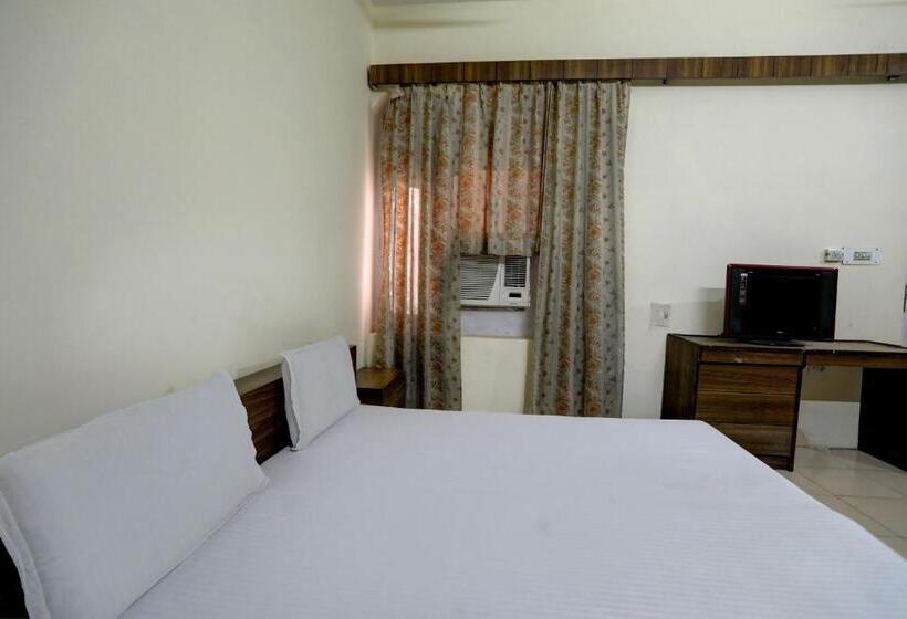 חדר דלוקס לשלושה, Oyo Hotel Friday S