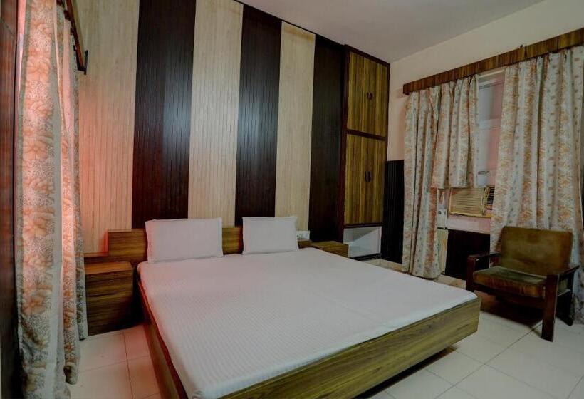 חדר דלוקס לשלושה, Oyo Hotel Friday S