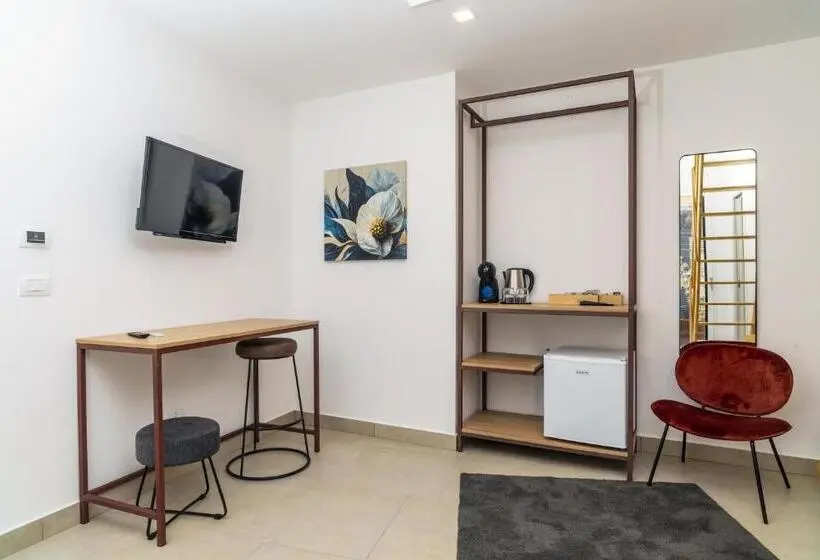 Standard Neljän Hengen Huone, Case Varanni   Rooms