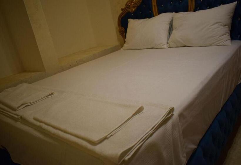 اتاق استاندارد سه نفره, Hasan Paşa Konuk Evi