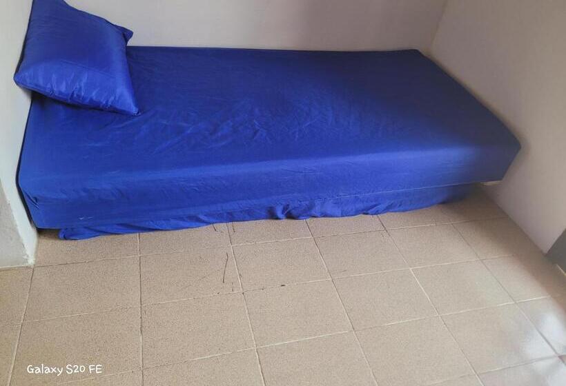 חדר סטנדרט לארבעה, Uaihostel