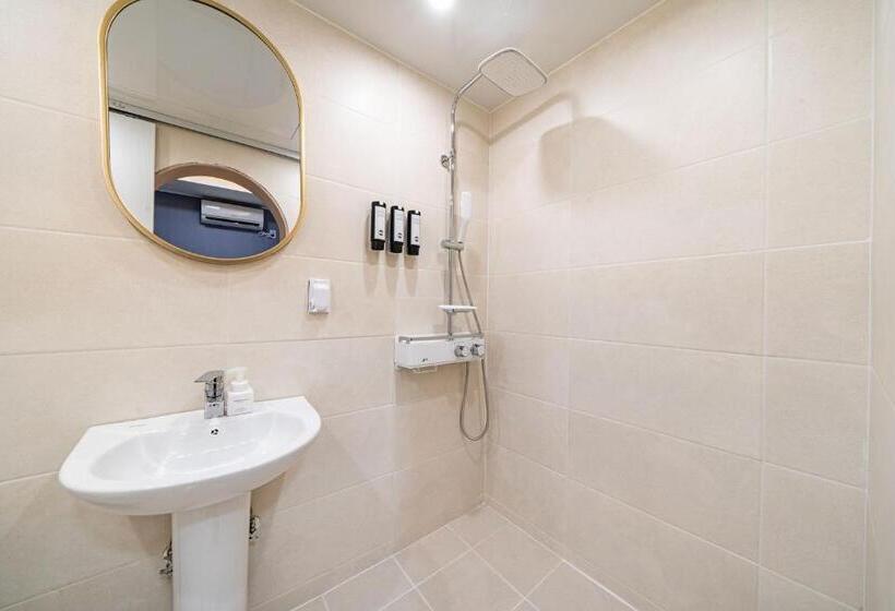 Номер Стандарт, Sloth Hotel Gimhae