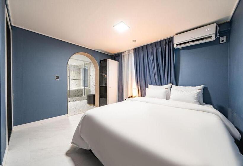 Люкс Кровать Кинг, Sloth Hotel Gimhae