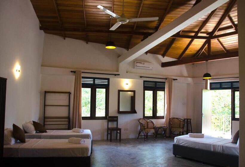 חדר משפחתי דלוקס, The Dom Hotel & Restaurant