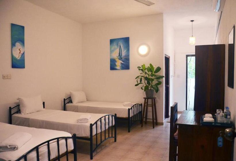 חדר סטנדרט לשלושה עם נוף לגינה, The Dom Hotel & Restaurant