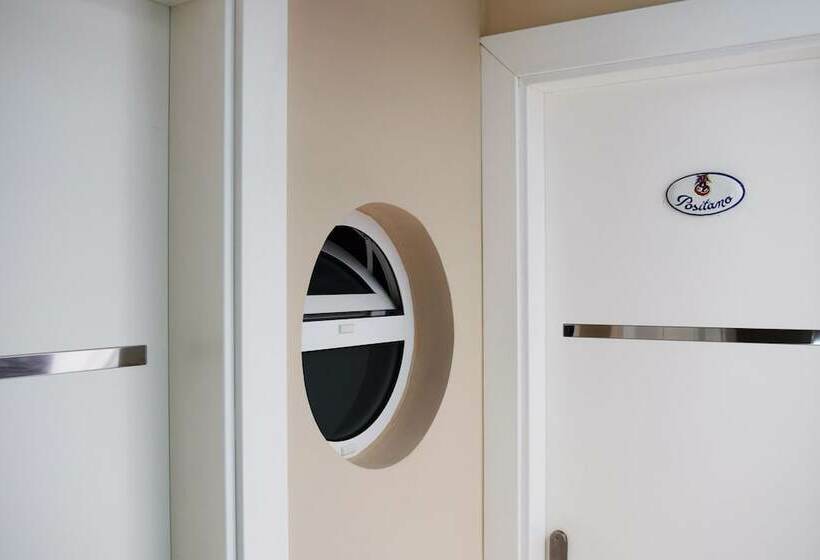 スタンダードルーム, La Volpe Rossa