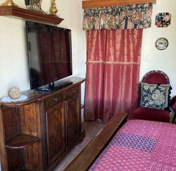 اتاق استاندارد, All Seasons Inn