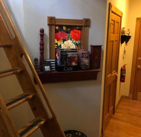 اتاق استاندارد, All Seasons Inn