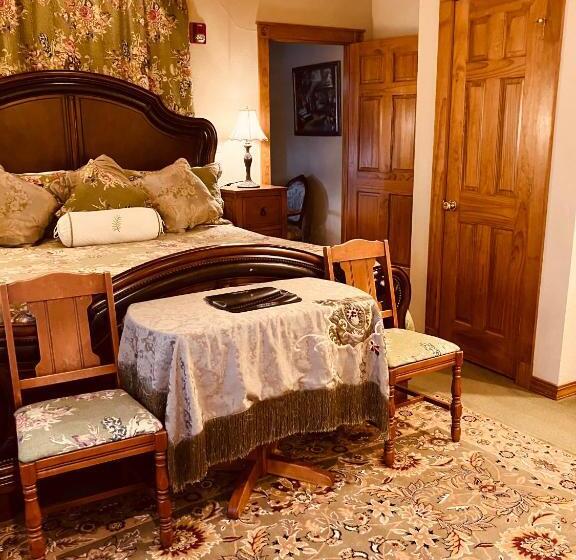 Deluxe Suite King Bed, All Seasons Inn