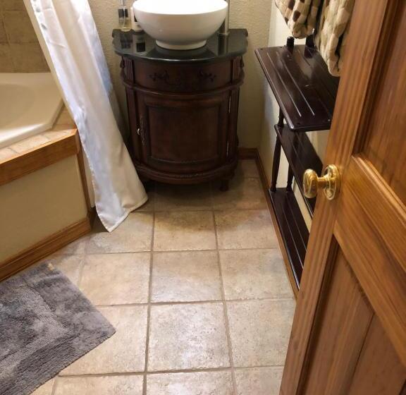 Deluxe Suite King Bed, All Seasons Inn