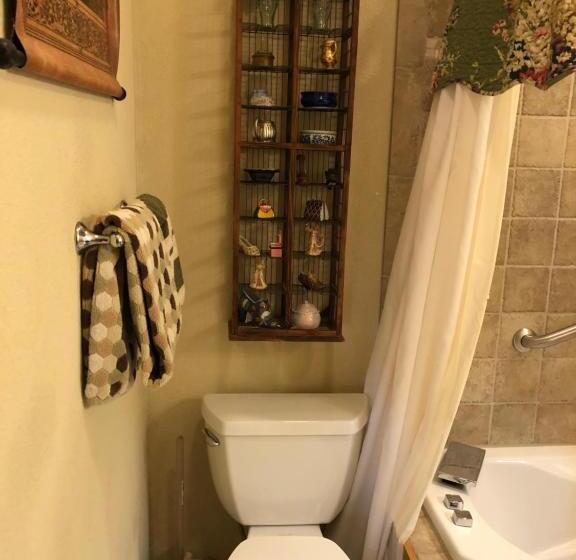 Deluxe Suite King Bed, All Seasons Inn