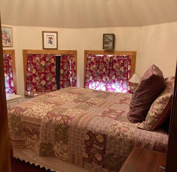 سوییت خانوادگی, All Seasons Inn