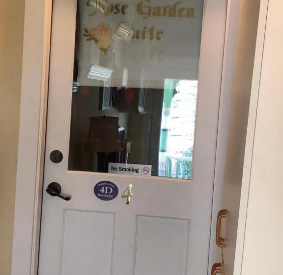 سوییت خانوادگی, All Seasons Inn