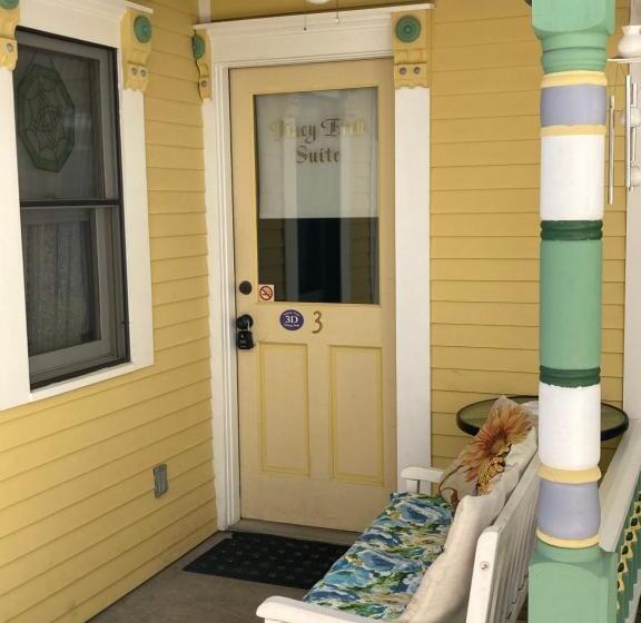 سوئیت 2 خوابه, All Seasons Inn