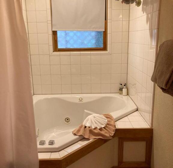 سوئیت 2 خوابه, All Seasons Inn