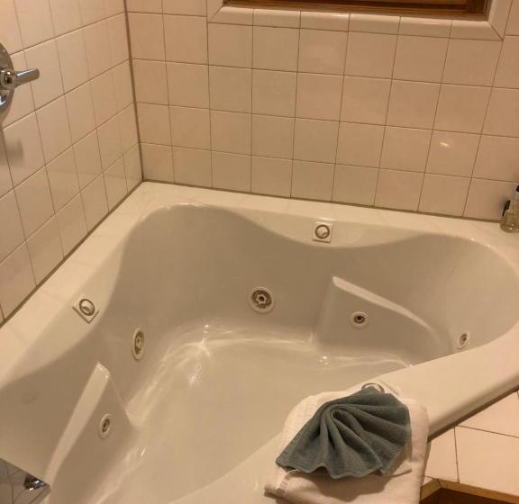 سوئیت 2 خوابه, All Seasons Inn