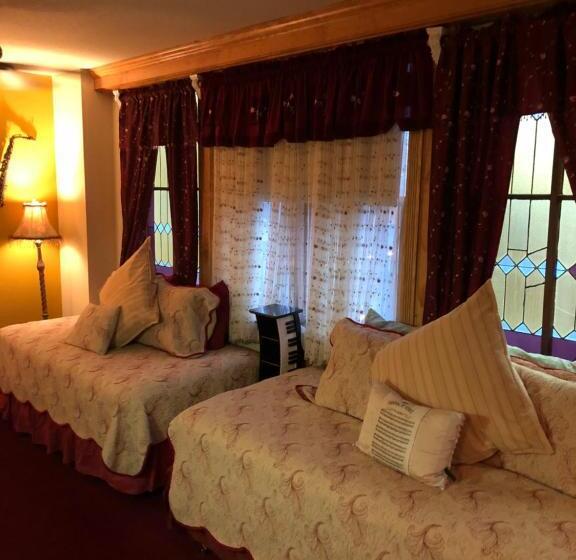 اتاق لوکس خانوادگی, All Seasons Inn