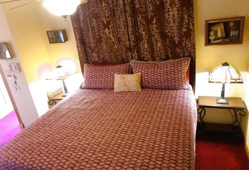 اتاق لوکس خانوادگی, All Seasons Inn