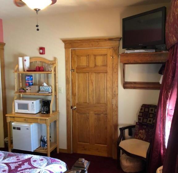 سوییت جونیور با بالکن, All Seasons Inn