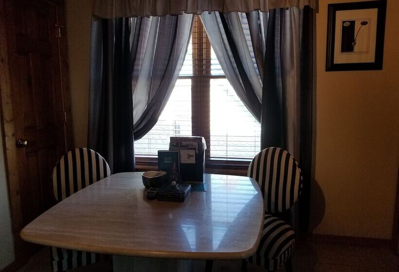 سوییت خانوادگی, All Seasons Inn