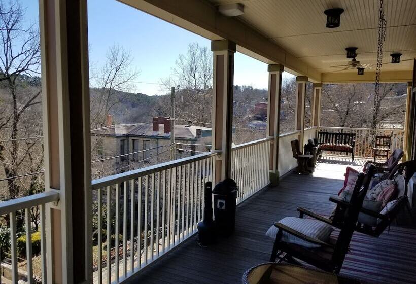 سوییت خانوادگی, All Seasons Inn