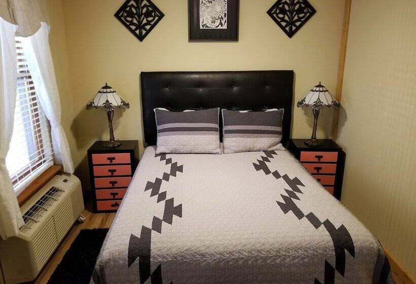 سوییت خانوادگی, All Seasons Inn