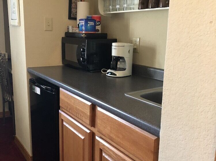 اتاق استاندارد, All Seasons Inn