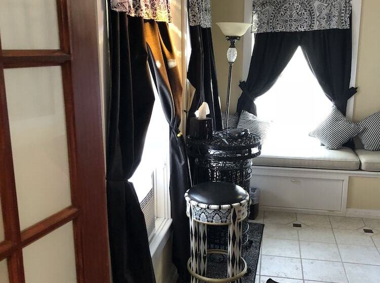 آپارتمان 1 خوابه, All Seasons Inn