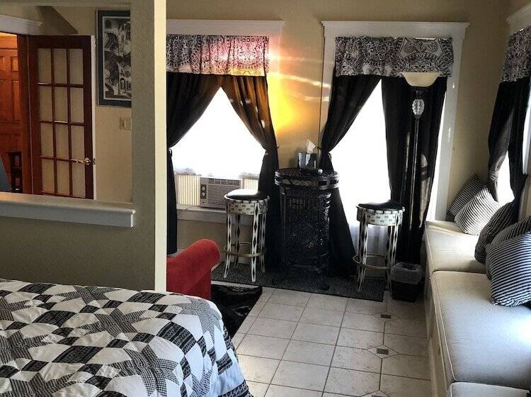 آپارتمان 1 خوابه, All Seasons Inn