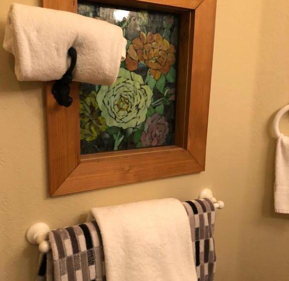 اتاق استاندارد, All Seasons Inn