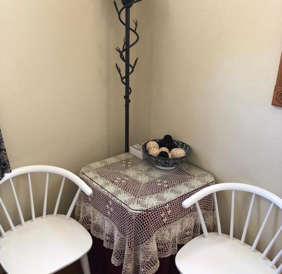 اتاق استاندارد, All Seasons Inn