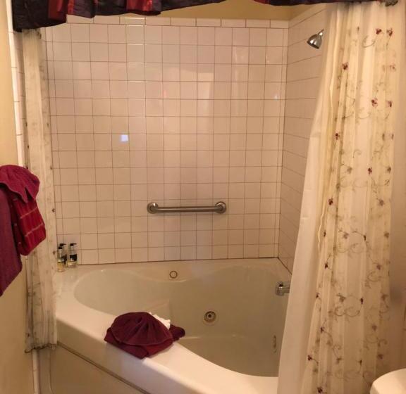 سوییت, All Seasons Inn