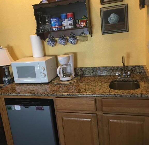 کابین, All Seasons Inn