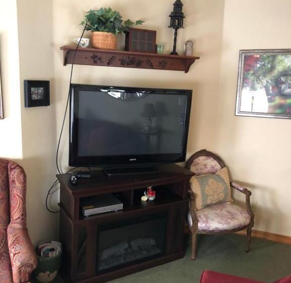 Deluxe Suite King Bed, All Seasons Inn