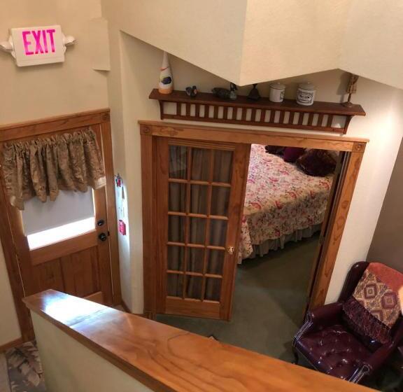 سوئیت 2 خوابه, All Seasons Inn