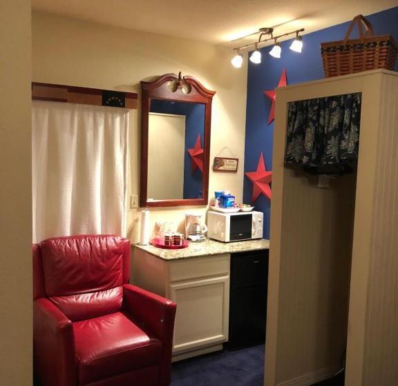 اتاق استاندارد, All Seasons Inn