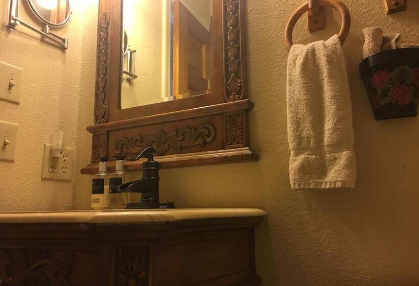 اتاق استاندارد, All Seasons Inn